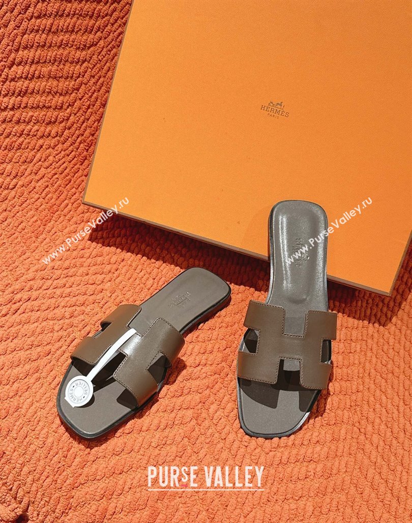 Hermes Oran Classic Flat Slides Sandal in Smooth Calfskin Grey2 2025 0421 (MD-250421070)