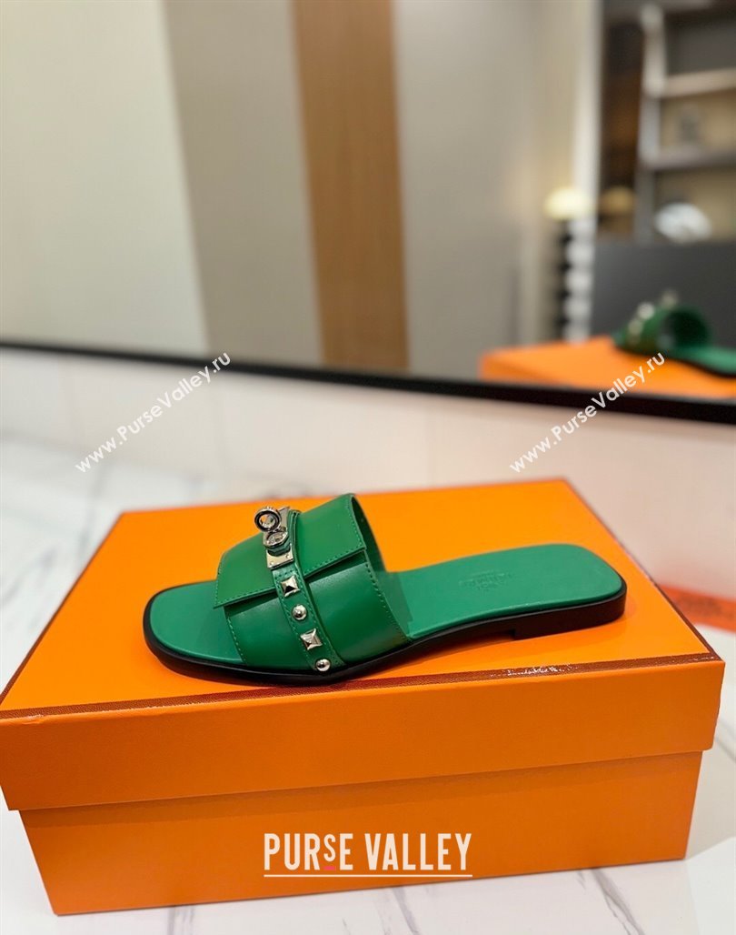 Hermes Giulia Flat Slides Sandal in Calfskin Leather with Kelly Buckle and Studs Green2 2025 0421 (MD-250421020)