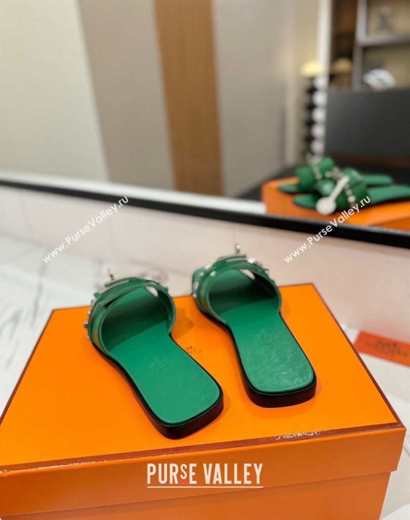 Hermes Giulia Flat Slides Sandal in Calfskin Leather with Kelly Buckle and Studs Green2 2025 0421 (MD-250421020)