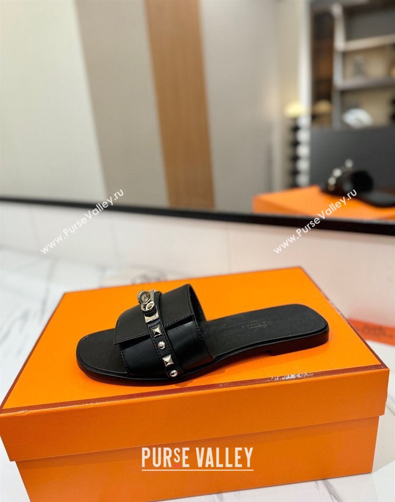 Hermes Giulia Flat Slides Sandal in Calfskin Leather with Kelly Buckle and Studs Black 2025 0421 (MD-250421021)