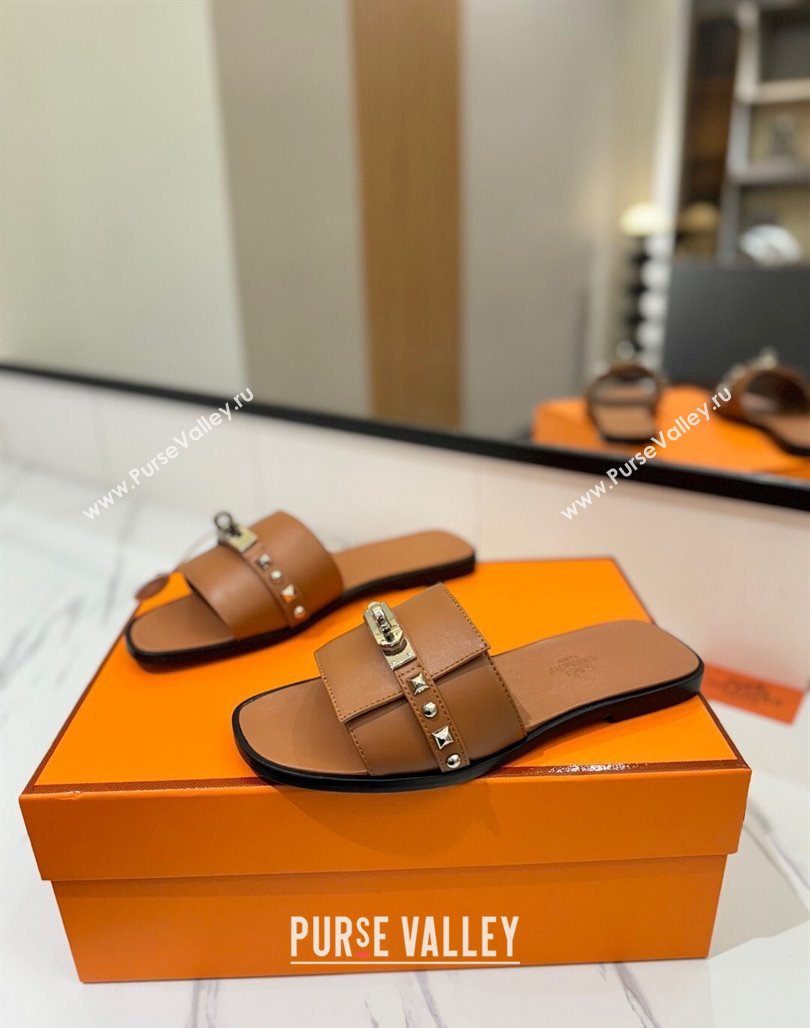 Hermes Giulia Flat Slides Sandal in Calfskin Leather with Kelly Buckle and Studs Brown 2025 0421 (MD-250421023)