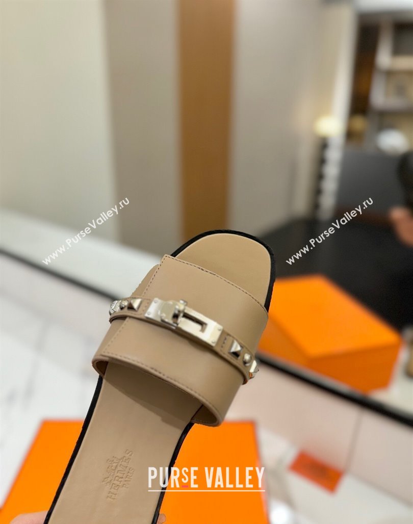 Hermes Giulia Flat Slides Sandal in Calfskin Leather with Kelly Buckle and Studs Beige 2025 0421 (MD-250421024)