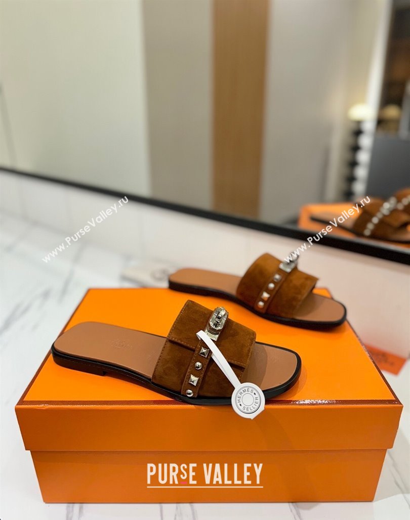Hermes Giulia Flat Slides Sandal in Suede with Kelly Buckle and Studs Brown 2025 0421 (MD-250421025)