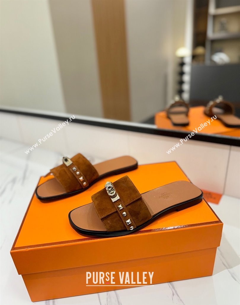 Hermes Giulia Flat Slides Sandal in Suede with Kelly Buckle and Studs Brown 2025 0421 (MD-250421025)