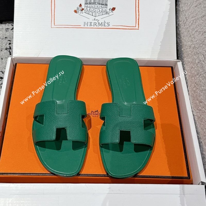 Hermes Classic Oran Flat Slides Sandal in Palm-Grained Leather Green 18 2025 0606 (MD-250606163)