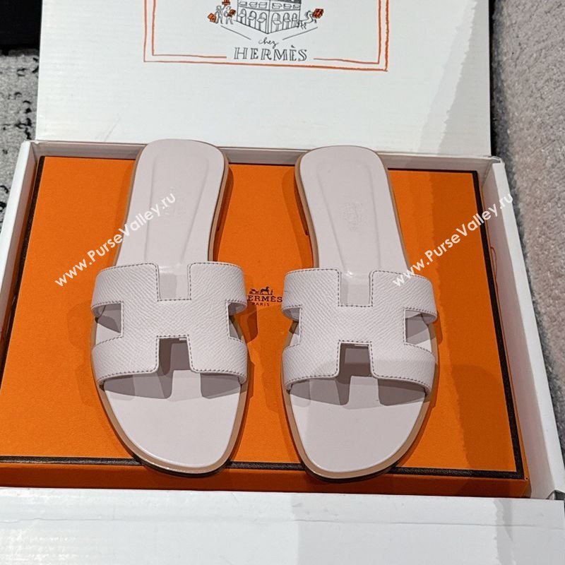 Hermes Classic Oran Flat Slides Sandal in Palm-Grained Leather Purple 20 2025 0606 (MD-250606165)