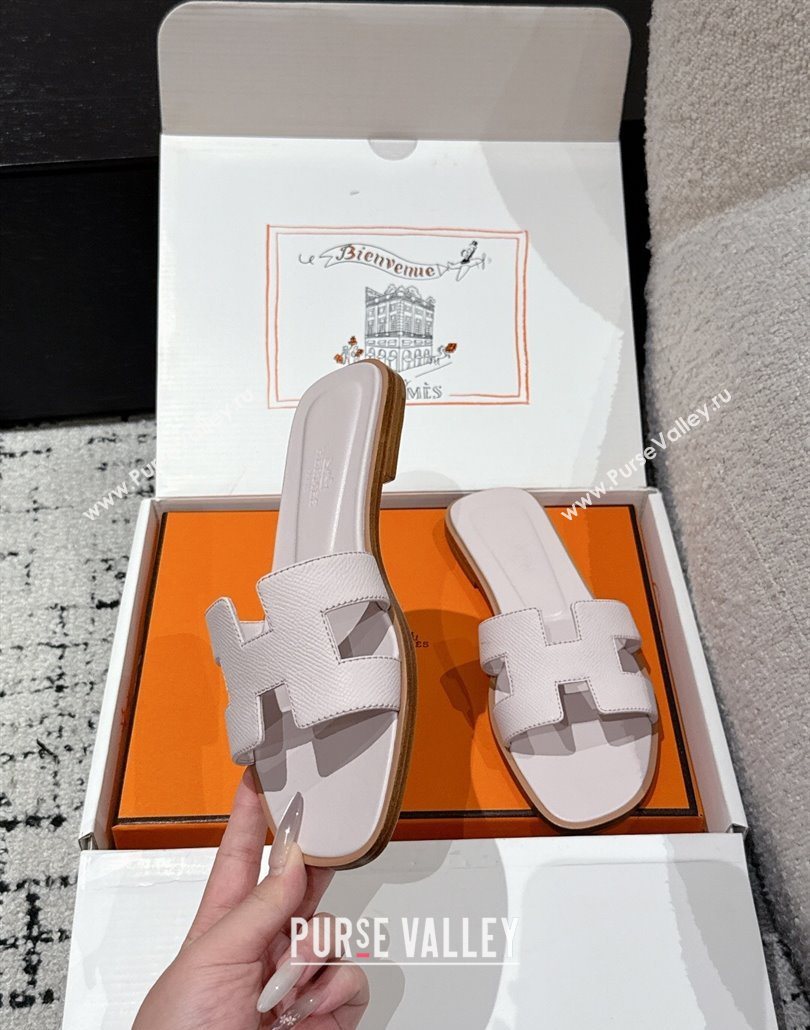 Hermes Classic Oran Flat Slides Sandal in Palm-Grained Leather Purple 20 2025 0606 (MD-250606165)