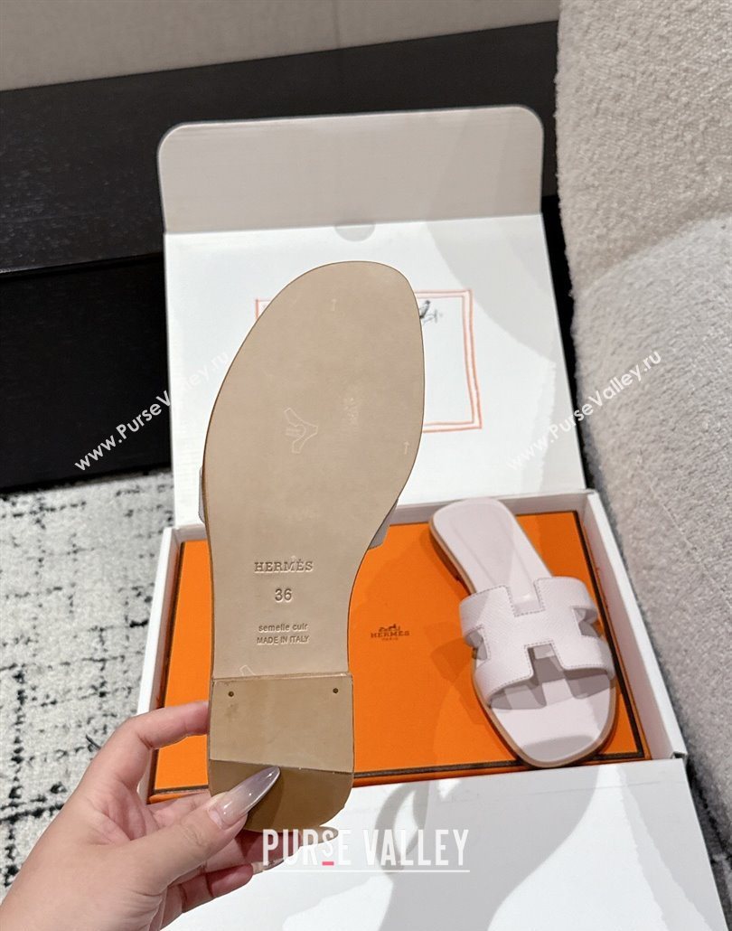 Hermes Classic Oran Flat Slides Sandal in Palm-Grained Leather Purple 20 2025 0606 (MD-250606165)