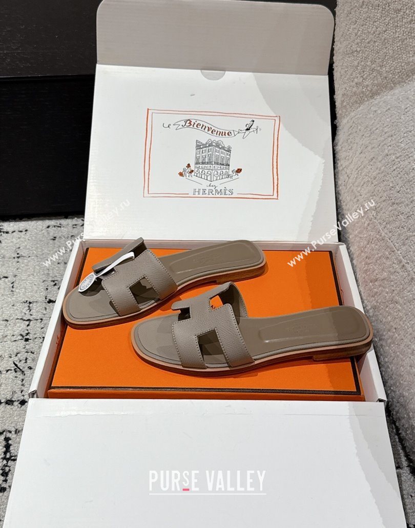 Hermes Classic Oran Flat Slides Sandal in Palm-Grained Leather Grey 21 2025 0606 (MD-250606166)