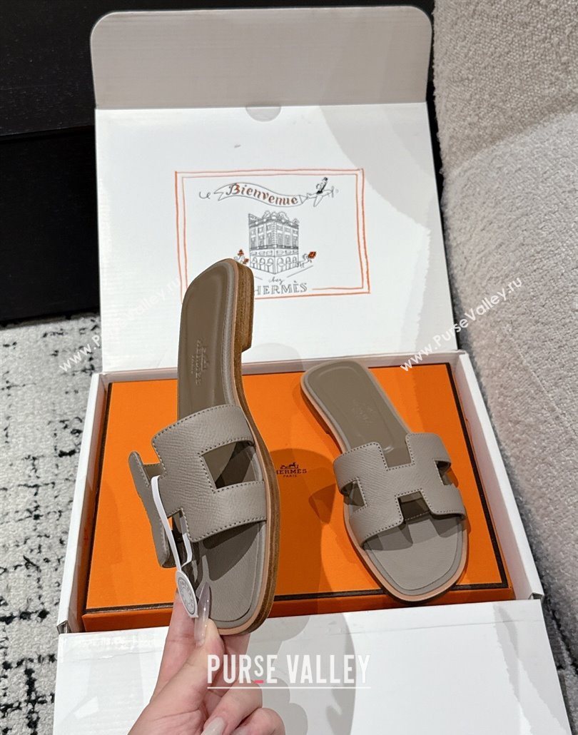 Hermes Classic Oran Flat Slides Sandal in Palm-Grained Leather Grey 21 2025 0606 (MD-250606166)