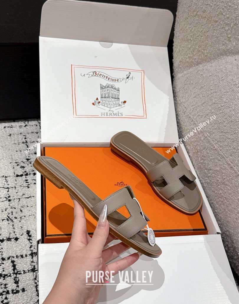 Hermes Classic Oran Flat Slides Sandal in Palm-Grained Leather Grey 21 2025 0606 (MD-250606166)