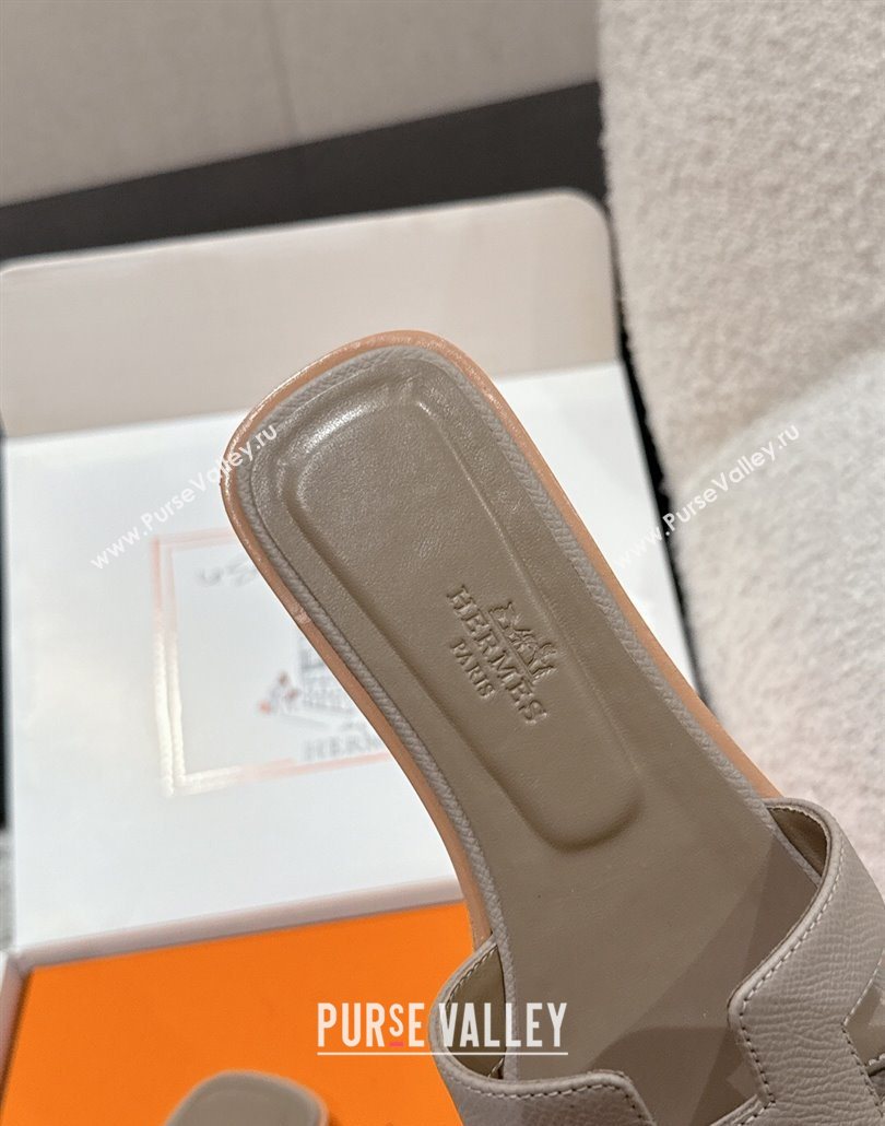 Hermes Classic Oran Flat Slides Sandal in Palm-Grained Leather Grey 21 2025 0606 (MD-250606166)