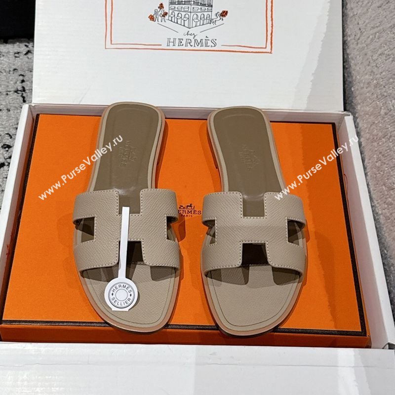Hermes Classic Oran Flat Slides Sandal in Palm-Grained Leather Grey 22 2025 0606 (MD-250606167)