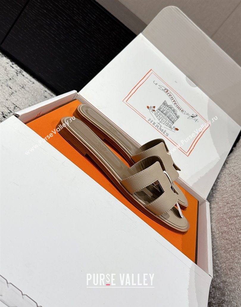 Hermes Classic Oran Flat Slides Sandal in Palm-Grained Leather Grey 22 2025 0606 (MD-250606167)