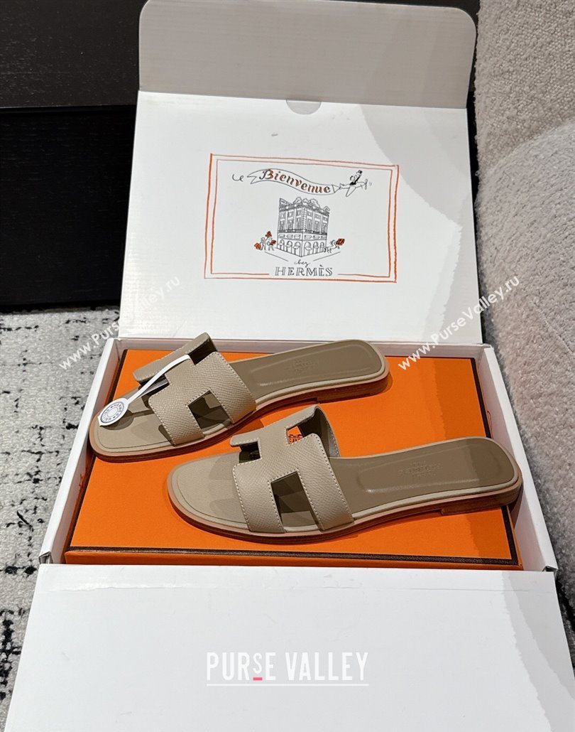 Hermes Classic Oran Flat Slides Sandal in Palm-Grained Leather Grey 22 2025 0606 (MD-250606167)