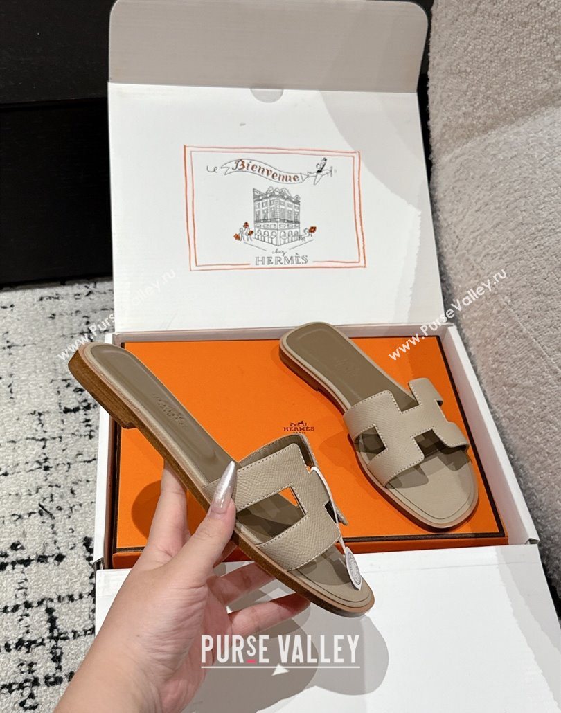 Hermes Classic Oran Flat Slides Sandal in Palm-Grained Leather Grey 22 2025 0606 (MD-250606167)