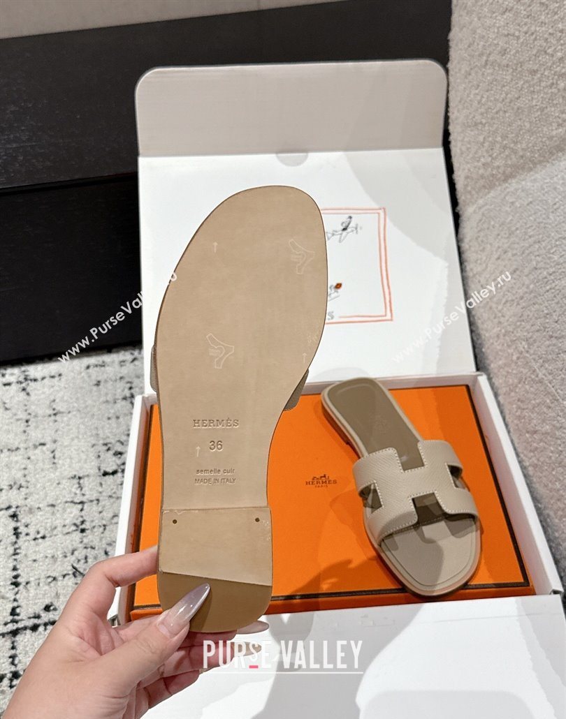Hermes Classic Oran Flat Slides Sandal in Palm-Grained Leather Grey 22 2025 0606 (MD-250606167)