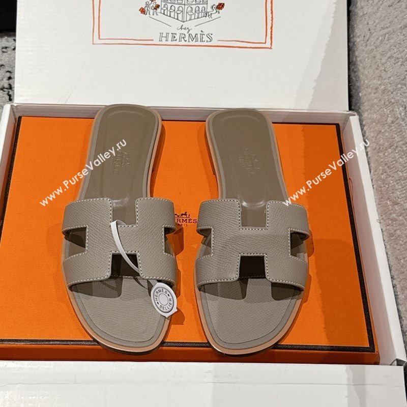 Hermes Classic Oran Flat Slides Sandal in Palm-Grained Leather Grey 24 2025 0606 (MD-250606169)