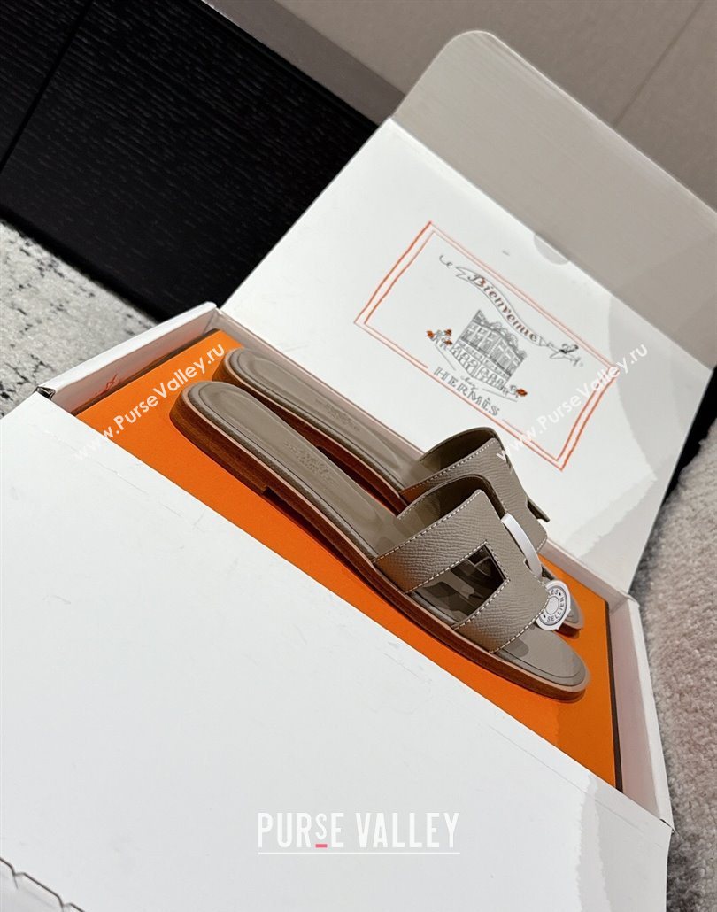 Hermes Classic Oran Flat Slides Sandal in Palm-Grained Leather Grey 24 2025 0606 (MD-250606169)