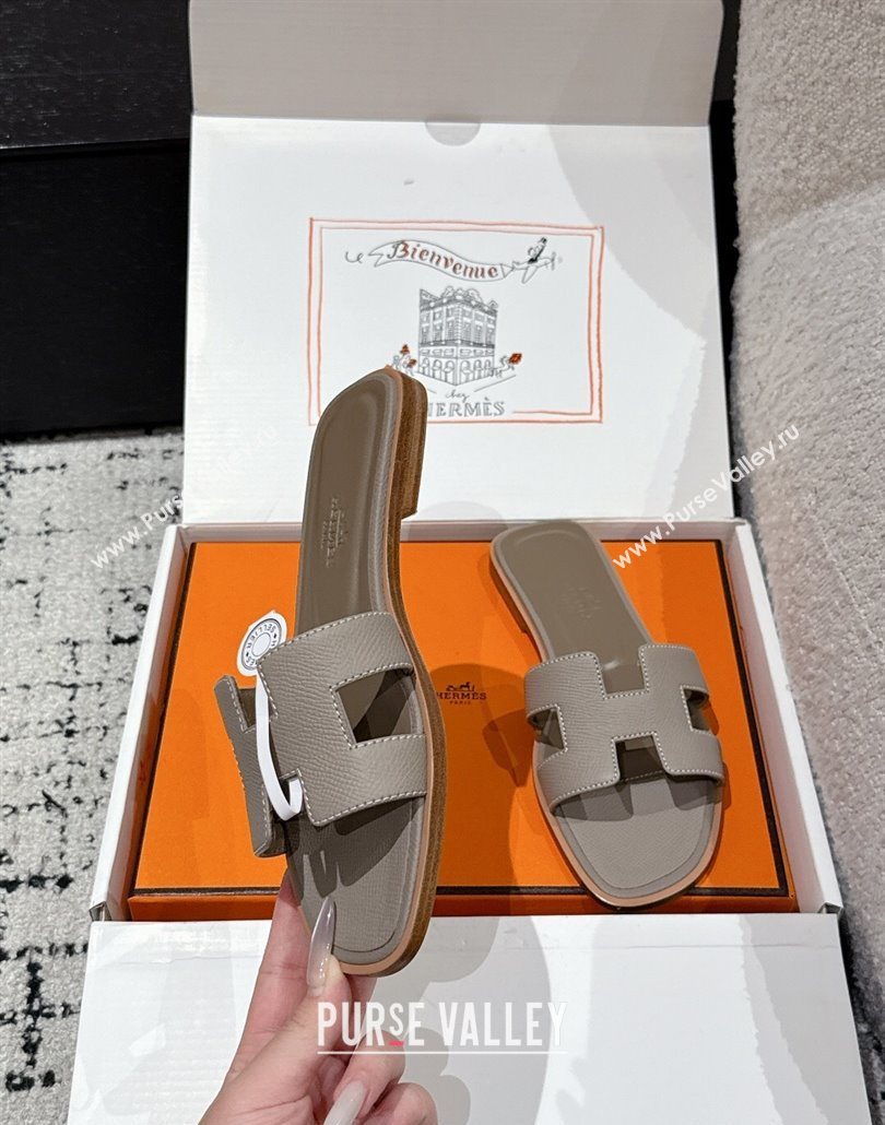Hermes Classic Oran Flat Slides Sandal in Palm-Grained Leather Grey 24 2025 0606 (MD-250606169)