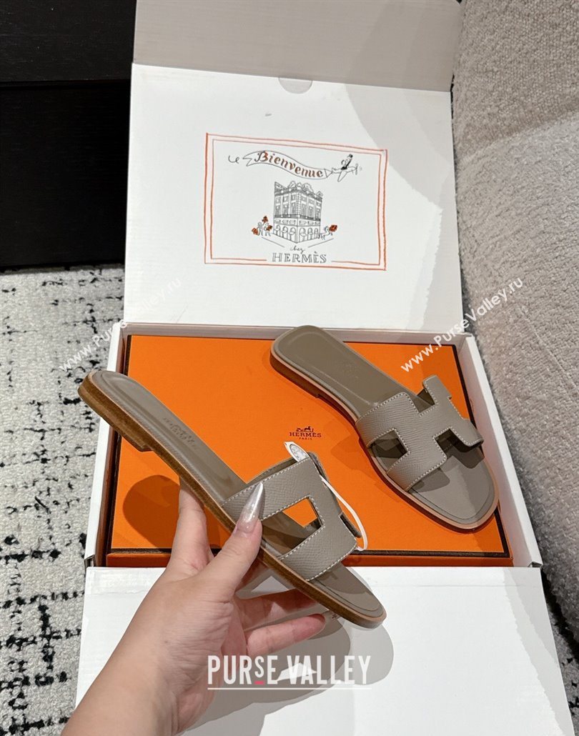 Hermes Classic Oran Flat Slides Sandal in Palm-Grained Leather Grey 24 2025 0606 (MD-250606169)
