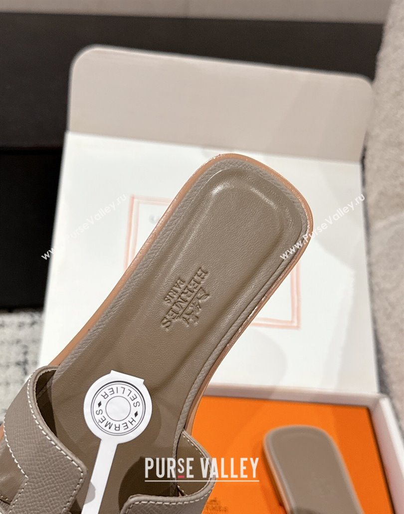 Hermes Classic Oran Flat Slides Sandal in Palm-Grained Leather Grey 24 2025 0606 (MD-250606169)