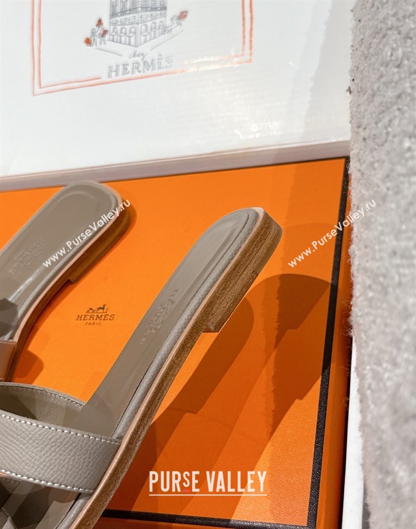 Hermes Classic Oran Flat Slides Sandal in Palm-Grained Leather Grey 24 2025 0606 (MD-250606169)