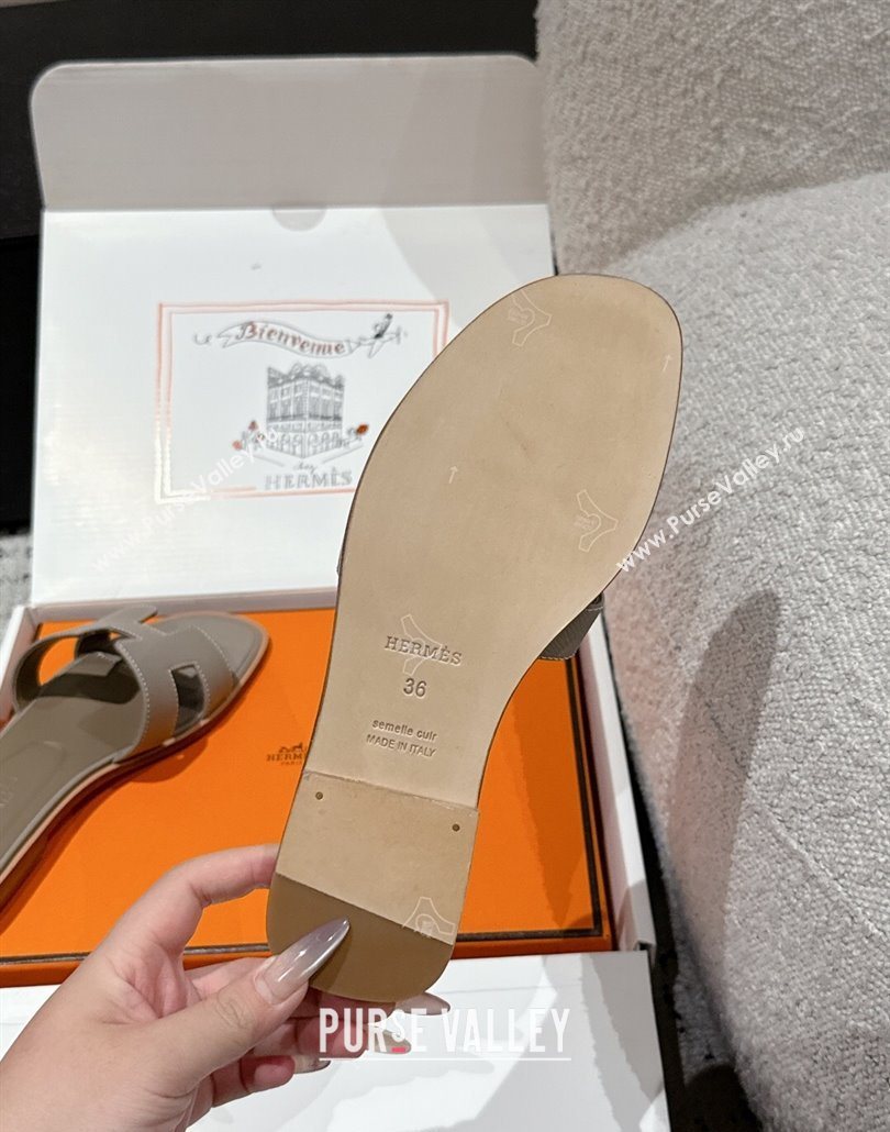 Hermes Classic Oran Flat Slides Sandal in Palm-Grained Leather Grey 24 2025 0606 (MD-250606169)