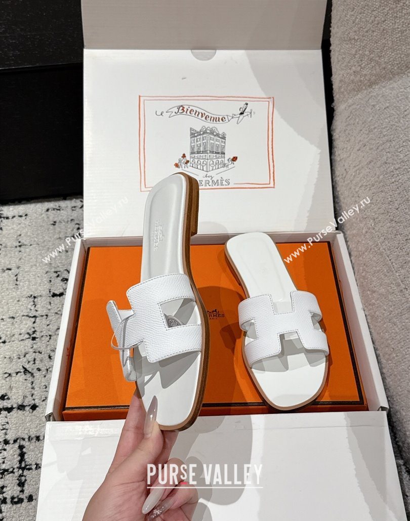 Hermes Classic Oran Flat Slides Sandal in Palm-Grained Leather White 25 2025 0606 (MD-250606171)