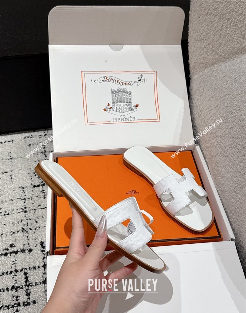 Hermes Classic Oran Flat Slides Sandal in Palm-Grained Leather White 25 2025 0606 (MD-250606171)
