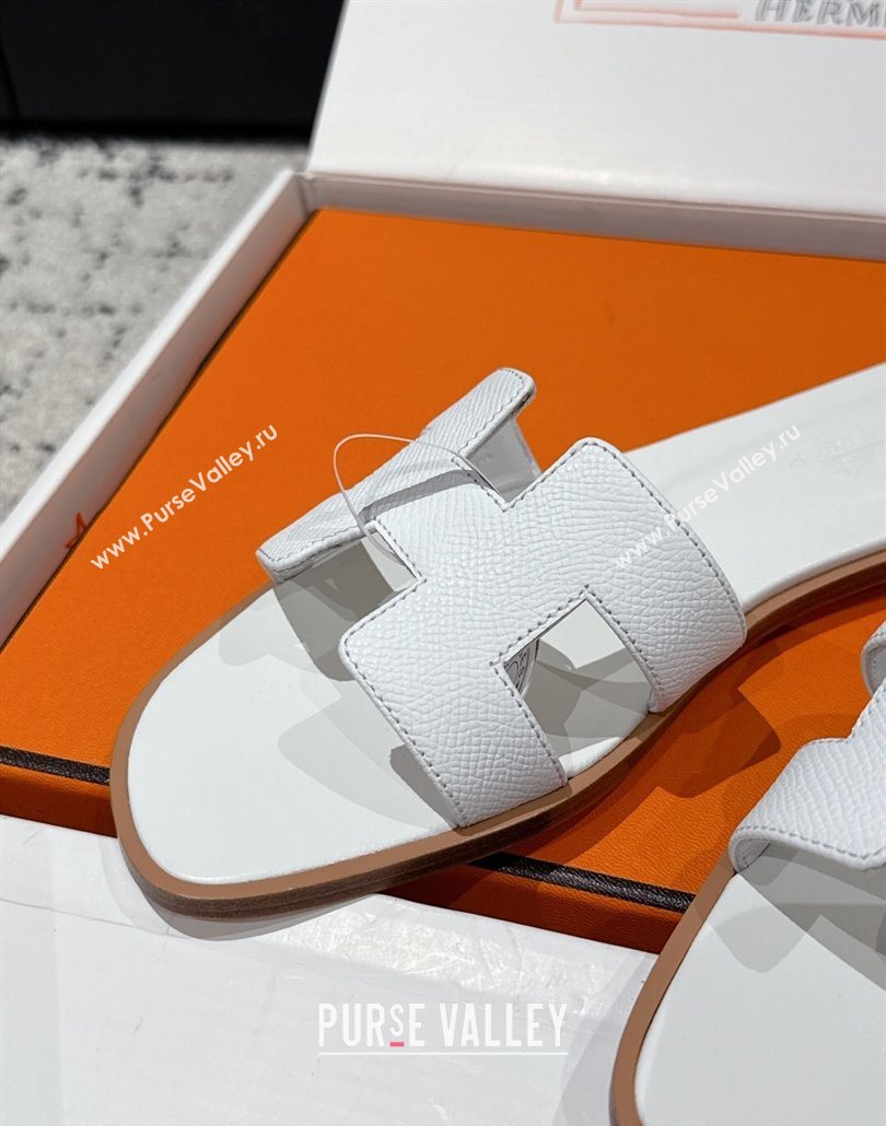 Hermes Classic Oran Flat Slides Sandal in Palm-Grained Leather White 25 2025 0606 (MD-250606171)