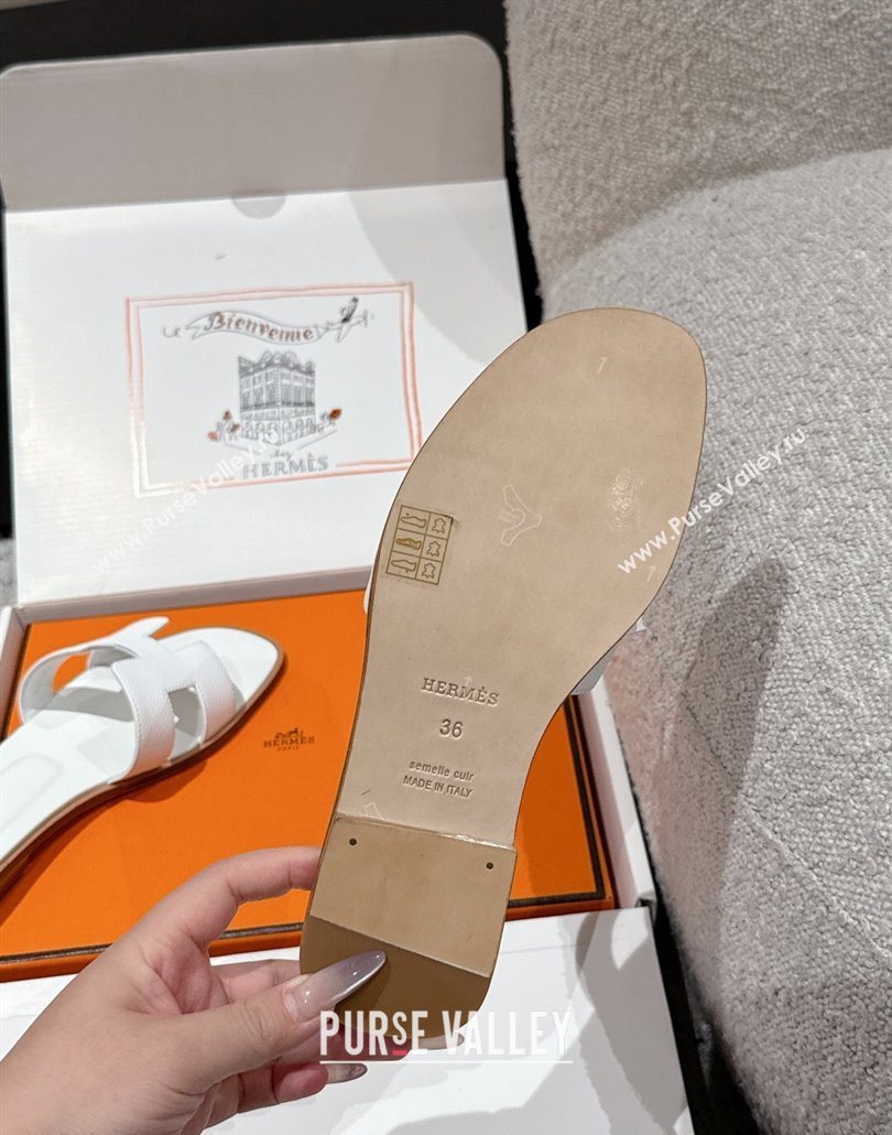 Hermes Classic Oran Flat Slides Sandal in Palm-Grained Leather White 25 2025 0606 (MD-250606171)