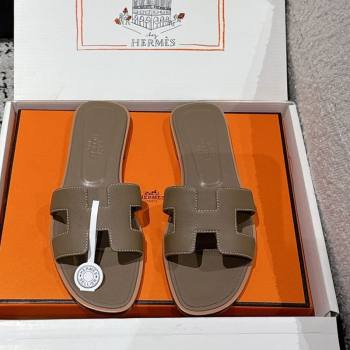 Hermes Classic Oran Flat Slides Sandal in Palm-Grained Leather Grey 26 2025 0606 (MD-250606172)