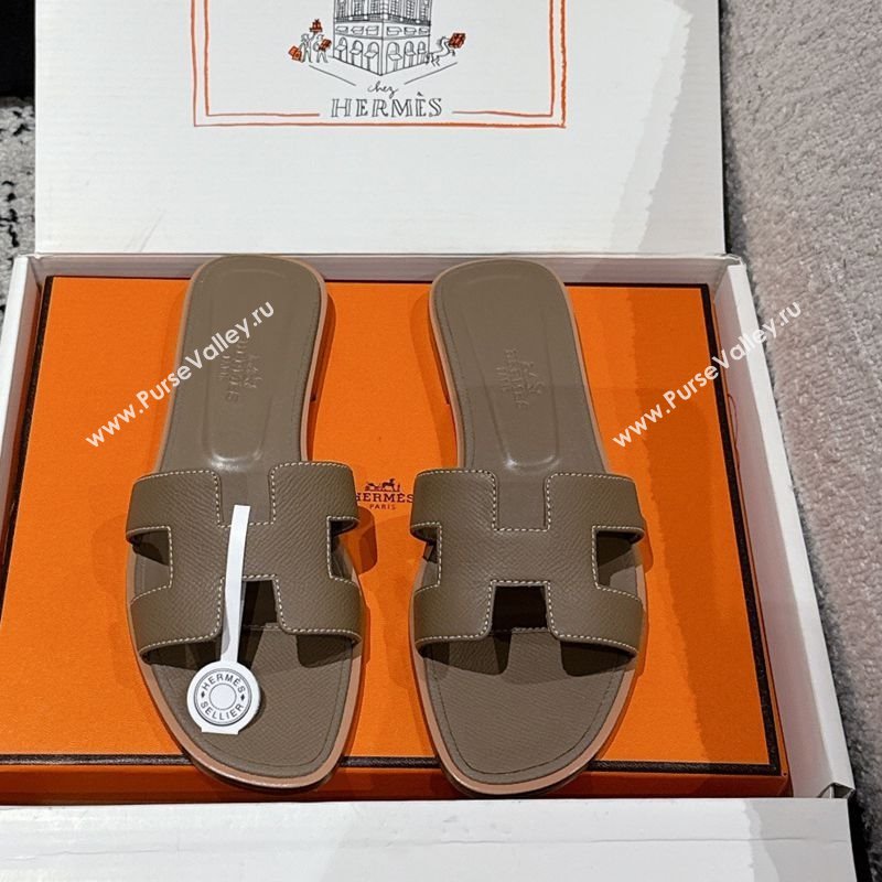 Hermes Classic Oran Flat Slides Sandal in Palm-Grained Leather Grey 26 2025 0606 (MD-250606172)