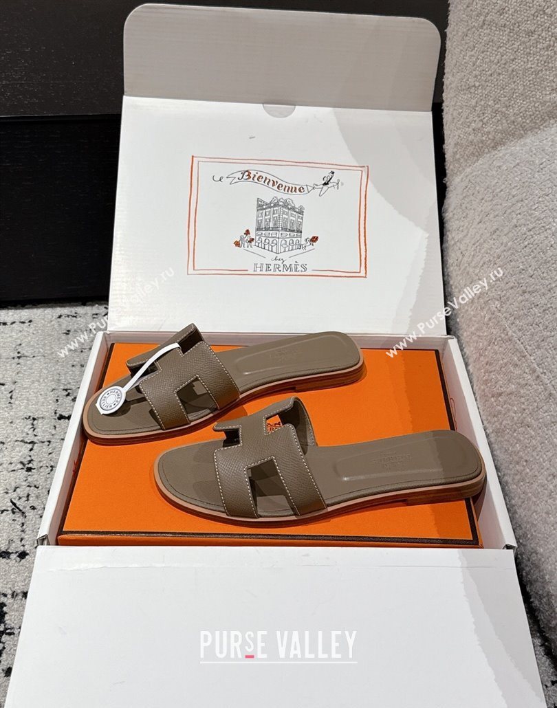 Hermes Classic Oran Flat Slides Sandal in Palm-Grained Leather Grey 26 2025 0606 (MD-250606172)
