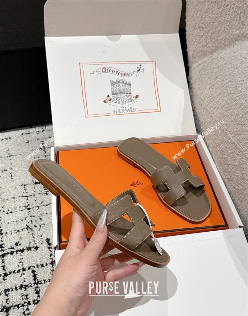 Hermes Classic Oran Flat Slides Sandal in Palm-Grained Leather Grey 26 2025 0606 (MD-250606172)