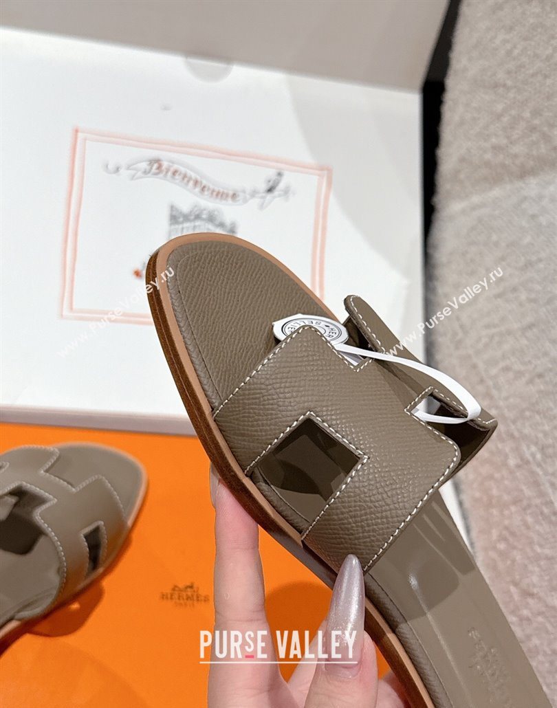 Hermes Classic Oran Flat Slides Sandal in Palm-Grained Leather Grey 26 2025 0606 (MD-250606172)