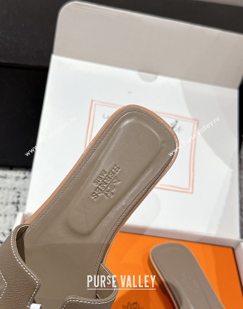 Hermes Classic Oran Flat Slides Sandal in Palm-Grained Leather Grey 26 2025 0606 (MD-250606172)