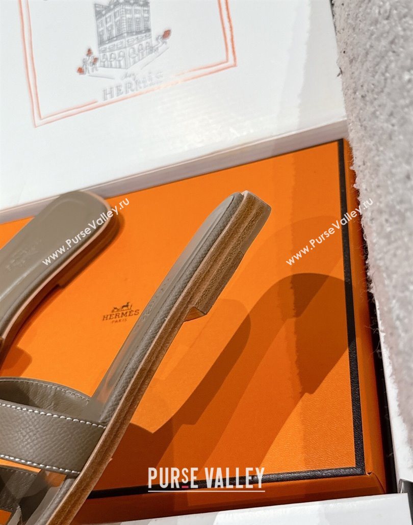 Hermes Classic Oran Flat Slides Sandal in Palm-Grained Leather Grey 26 2025 0606 (MD-250606172)