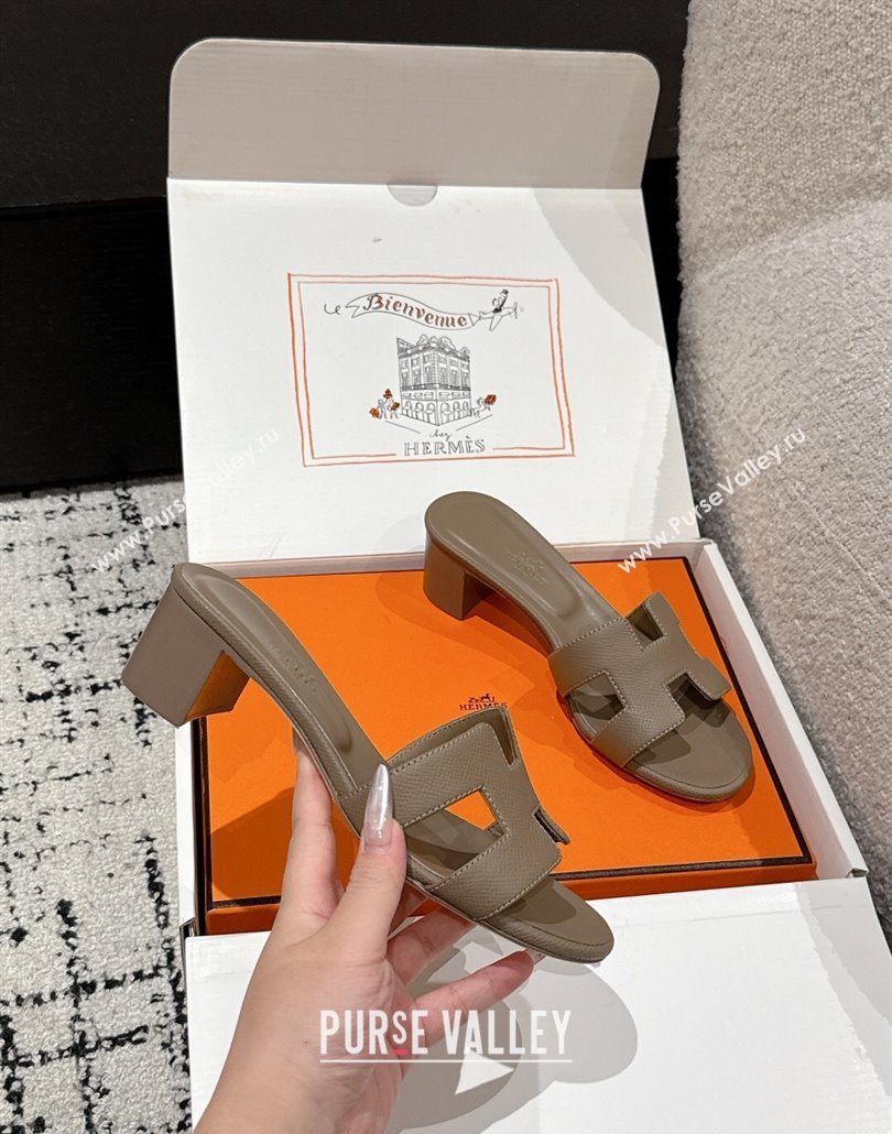 Hermes Classic Oasis Heel Slides Sandal 4.5cm in Palm Grained Leather Grey 13 2025 0606 (MD-250606086)