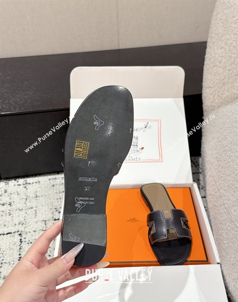 Hermes Classic Oran Flat Slides Sandal in Shiny Calfskin Black 10 2025 0606 (MD-250606120)