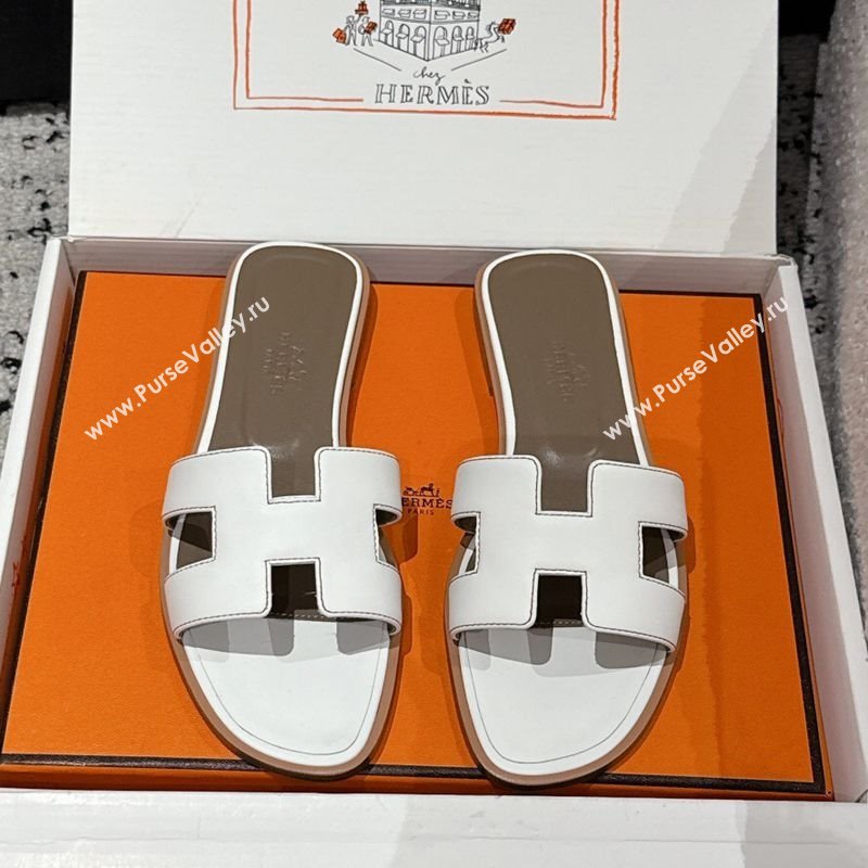 Hermes Classic Oran Flat Slides Sandal in Shiny Calfskin White 06 2025 0606 (MD-250606124)