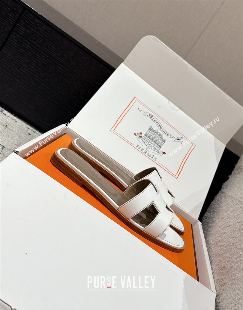 Hermes Classic Oran Flat Slides Sandal in Shiny Calfskin White 06 2025 0606 (MD-250606124)