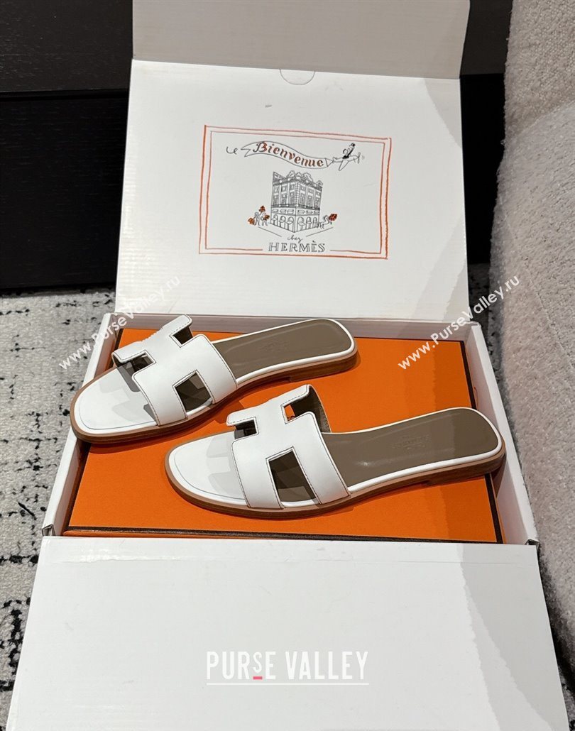 Hermes Classic Oran Flat Slides Sandal in Shiny Calfskin White 06 2025 0606 (MD-250606124)
