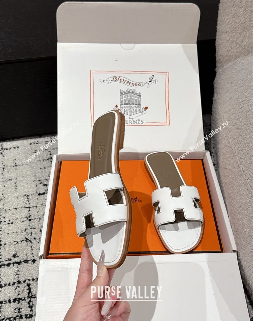 Hermes Classic Oran Flat Slides Sandal in Shiny Calfskin White 06 2025 0606 (MD-250606124)
