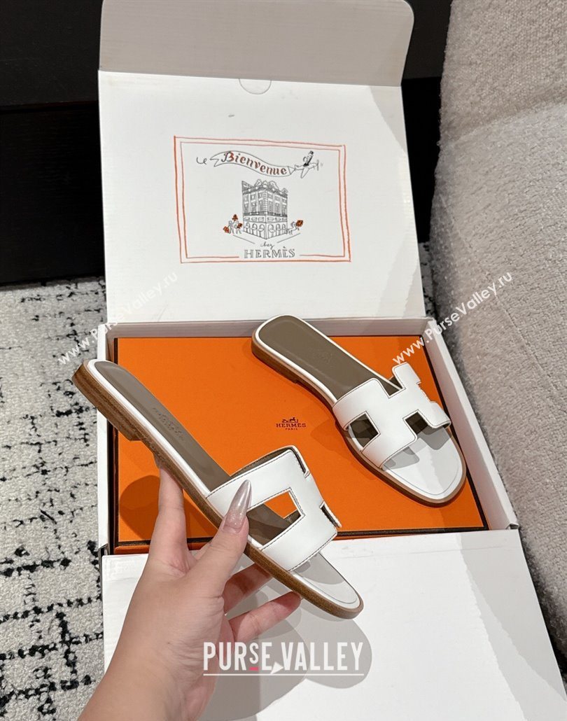 Hermes Classic Oran Flat Slides Sandal in Shiny Calfskin White 06 2025 0606 (MD-250606124)