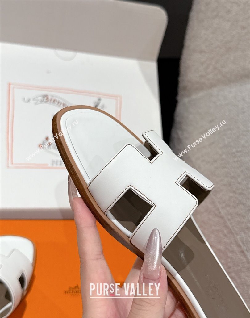 Hermes Classic Oran Flat Slides Sandal in Shiny Calfskin White 06 2025 0606 (MD-250606124)