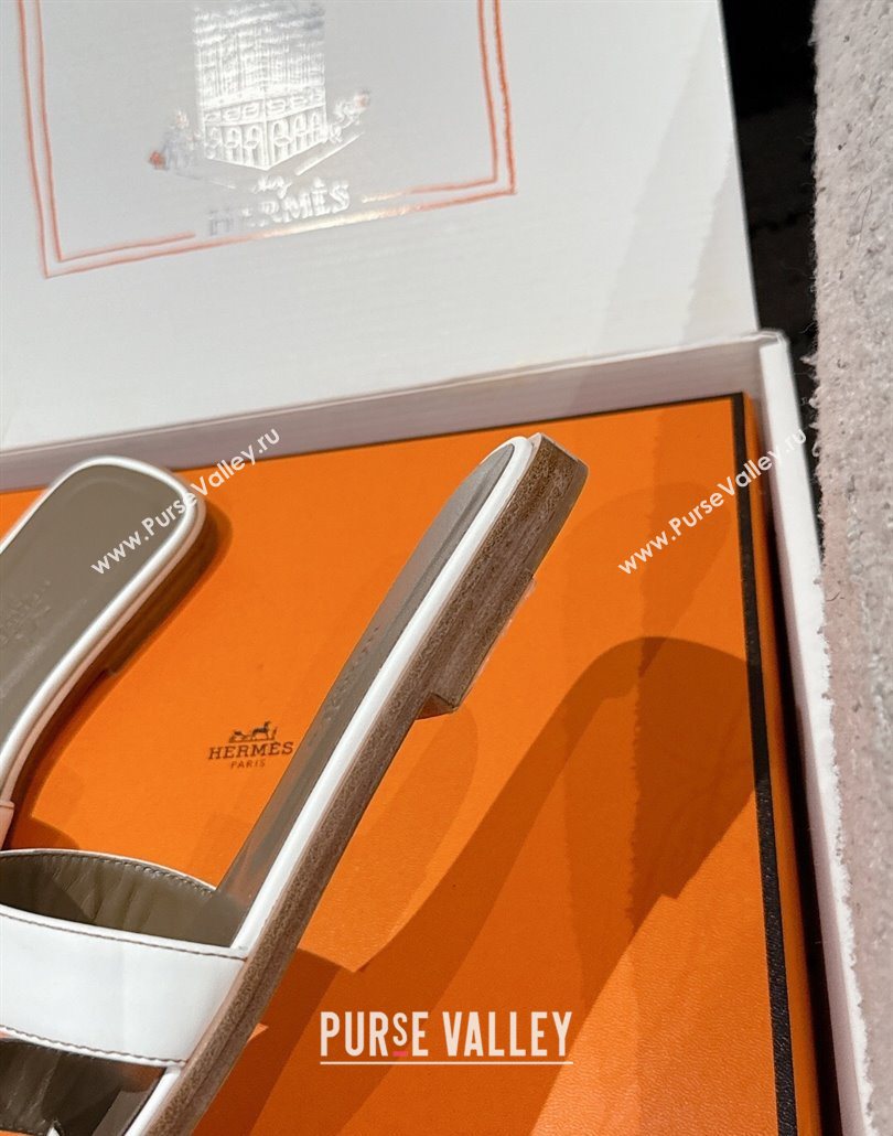 Hermes Classic Oran Flat Slides Sandal in Shiny Calfskin White 06 2025 0606 (MD-250606124)