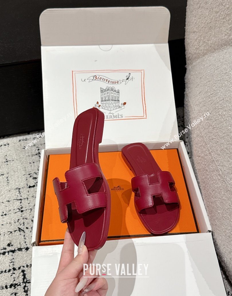 Hermes Classic Oran Flat Slides Sandal in Shiny Calfskin Dark Burgundy 2025 0606 (MD-250606125)