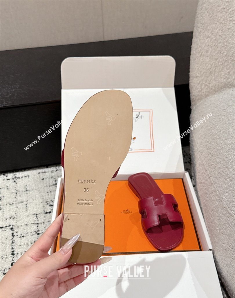 Hermes Classic Oran Flat Slides Sandal in Shiny Calfskin Dark Burgundy 2025 0606 (MD-250606125)